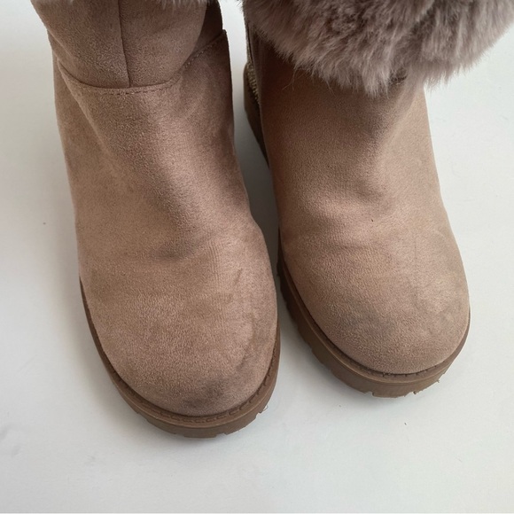 GUESS Womens Paulie Lug Sole Wedge Booties - Camel size 6 - Picture 8 of 13